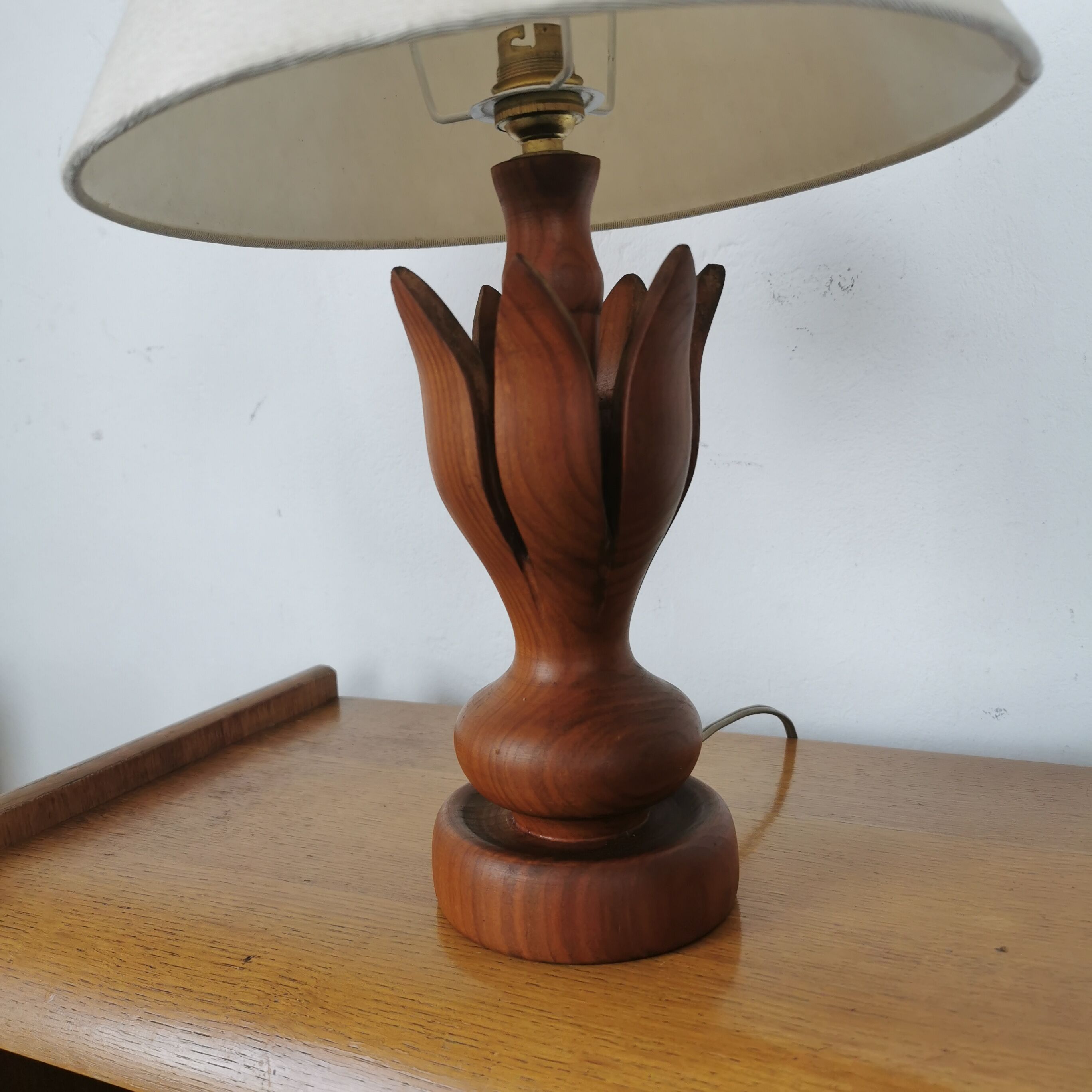 Wooden table lamp in the shape of a flower
