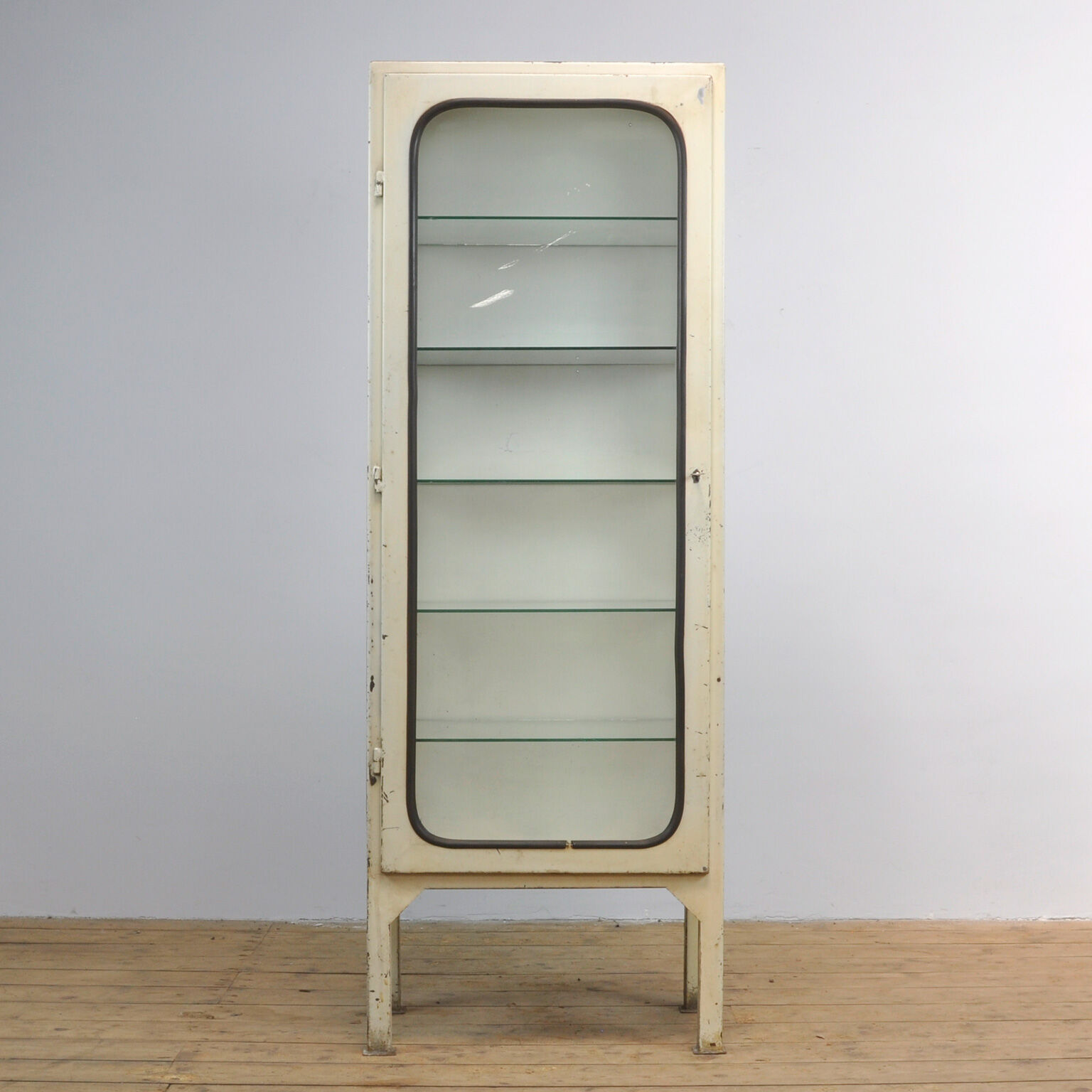 Vintage medical cabinet with five glass shelves, 1975