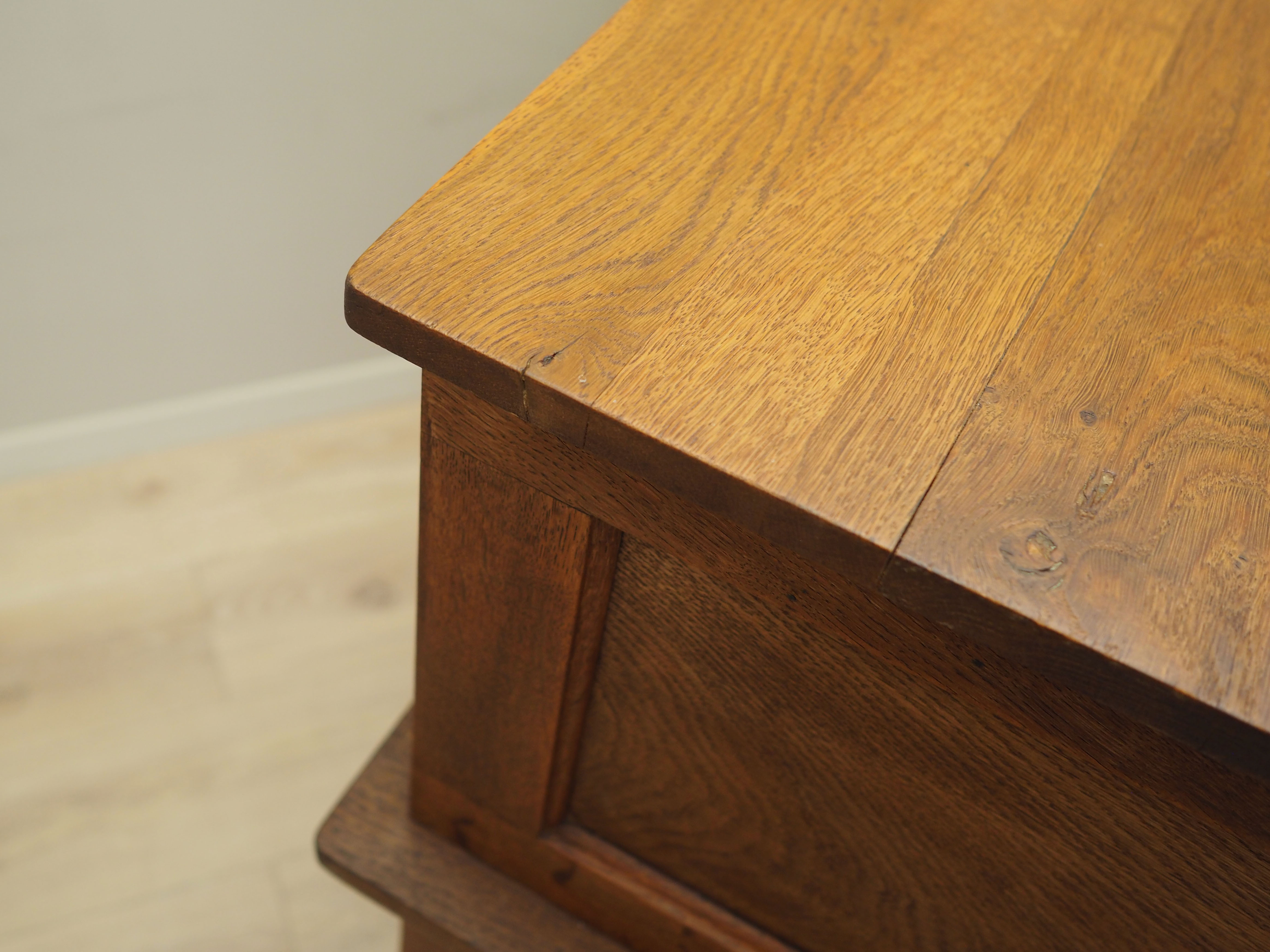 Bureau en chêne, design danois, années 1950, production: Danemark
