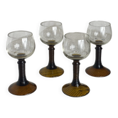 Verres à pied de type Roemer, couleur ambrée  
