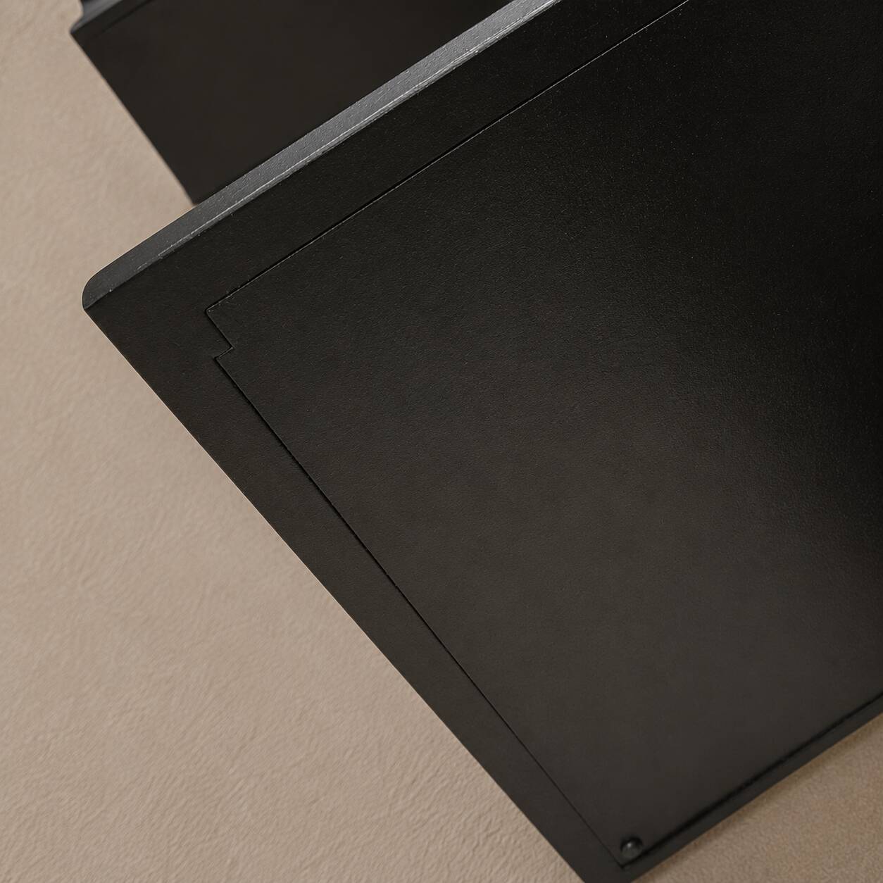 Brown lacquered welded steel wall shelf - Sleek / minimalist design