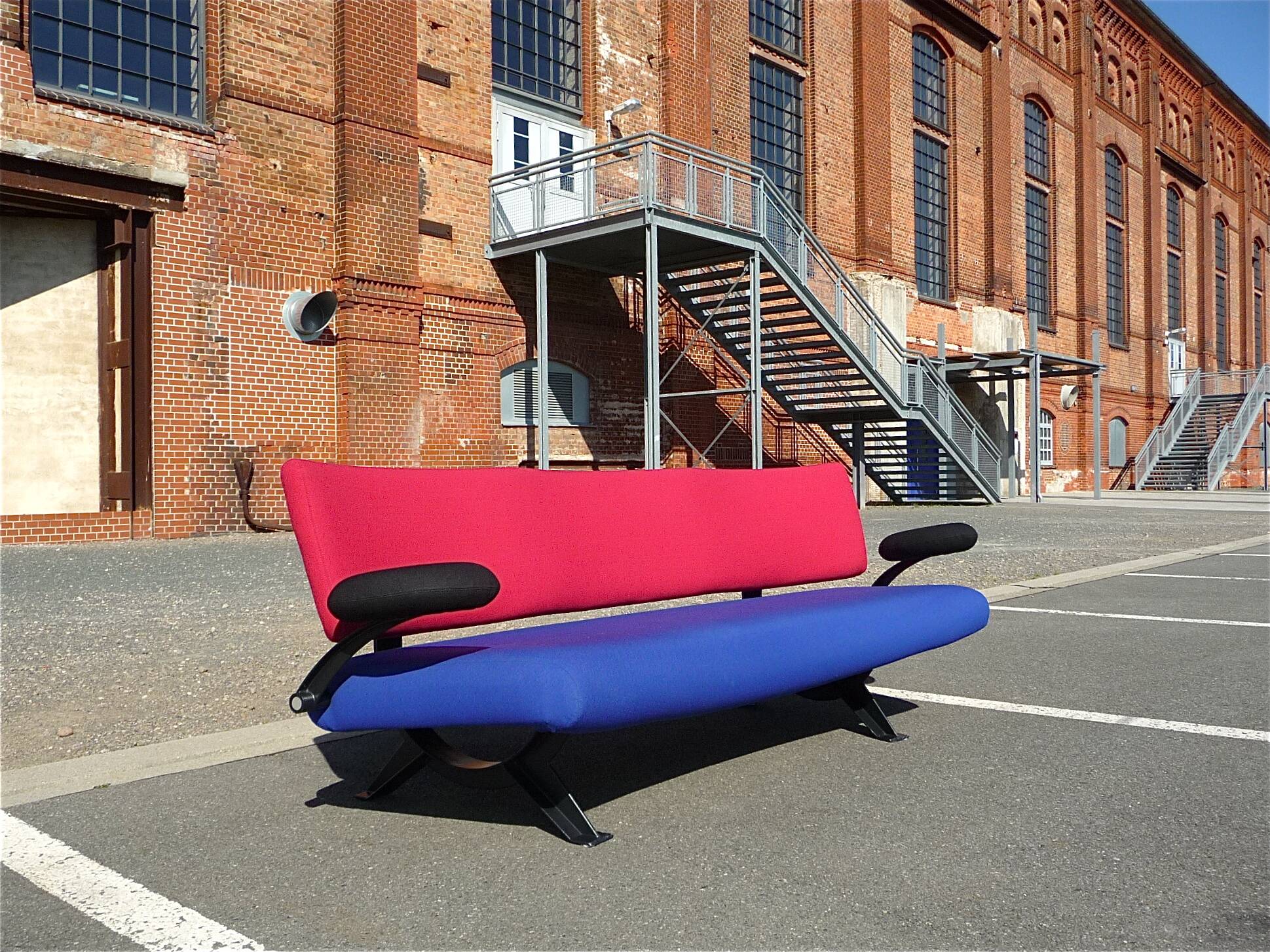 Three-seater canapé design model Orbit by Artifort, Netherlands, 1990s.