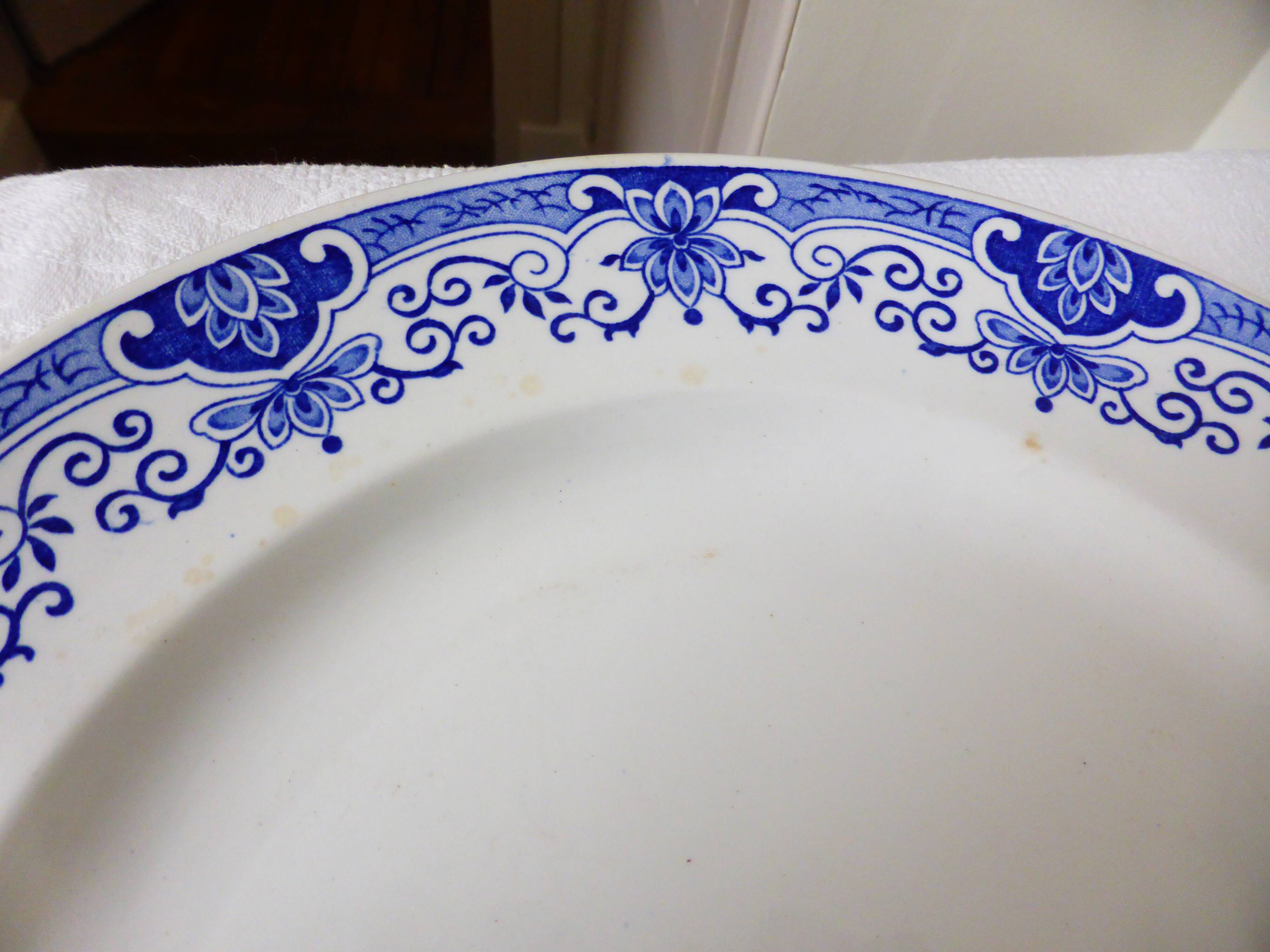6 flat plates from the Boch Frères La Louvière porcelain model Dina