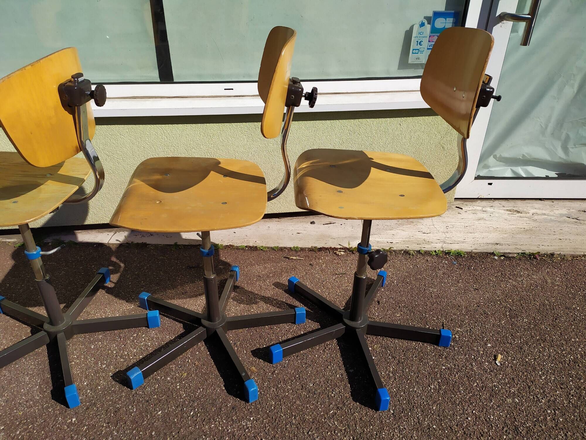 Lot of 4 couture swivel adjustable workshop chairs