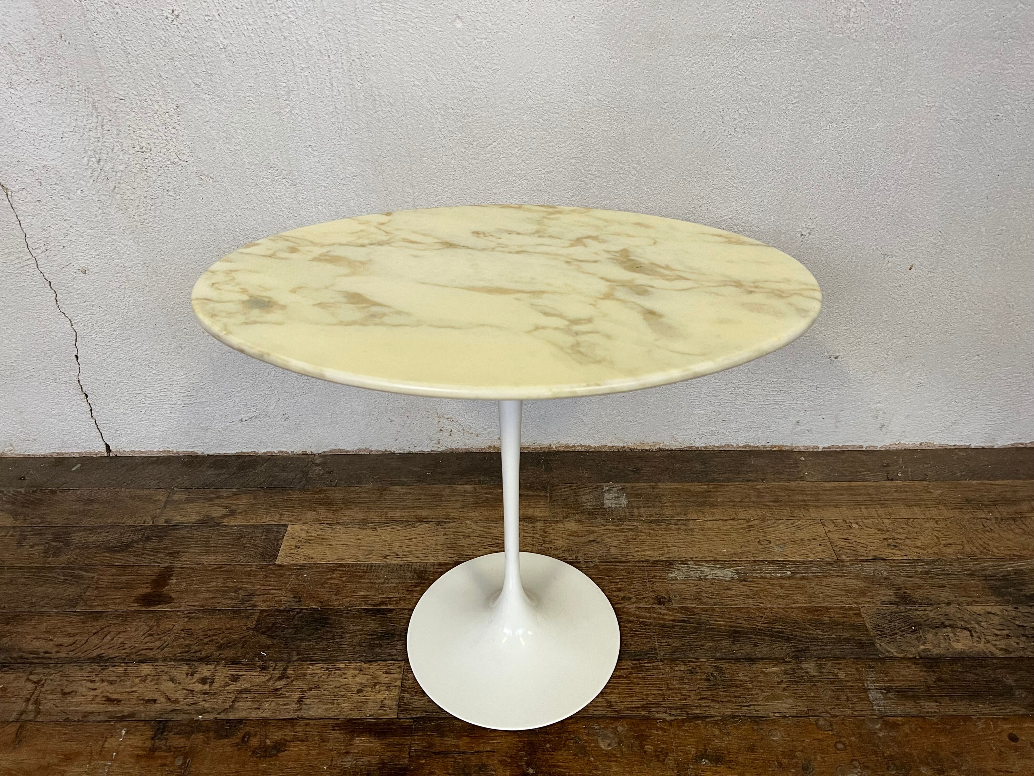 Oval pedestal table Eero Saarinene design Knoll international 1970 original marble