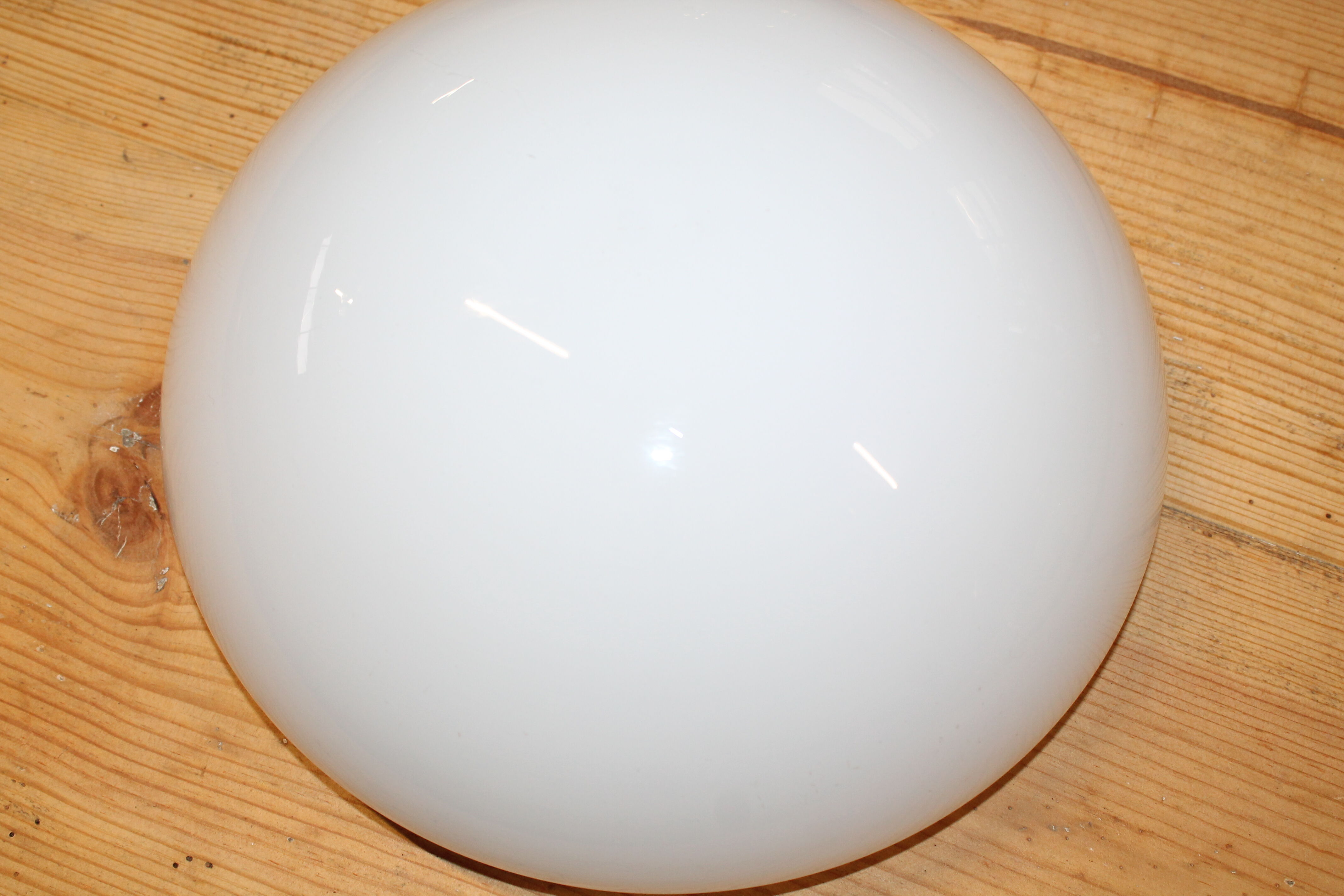 Large diameter opaline ceiling