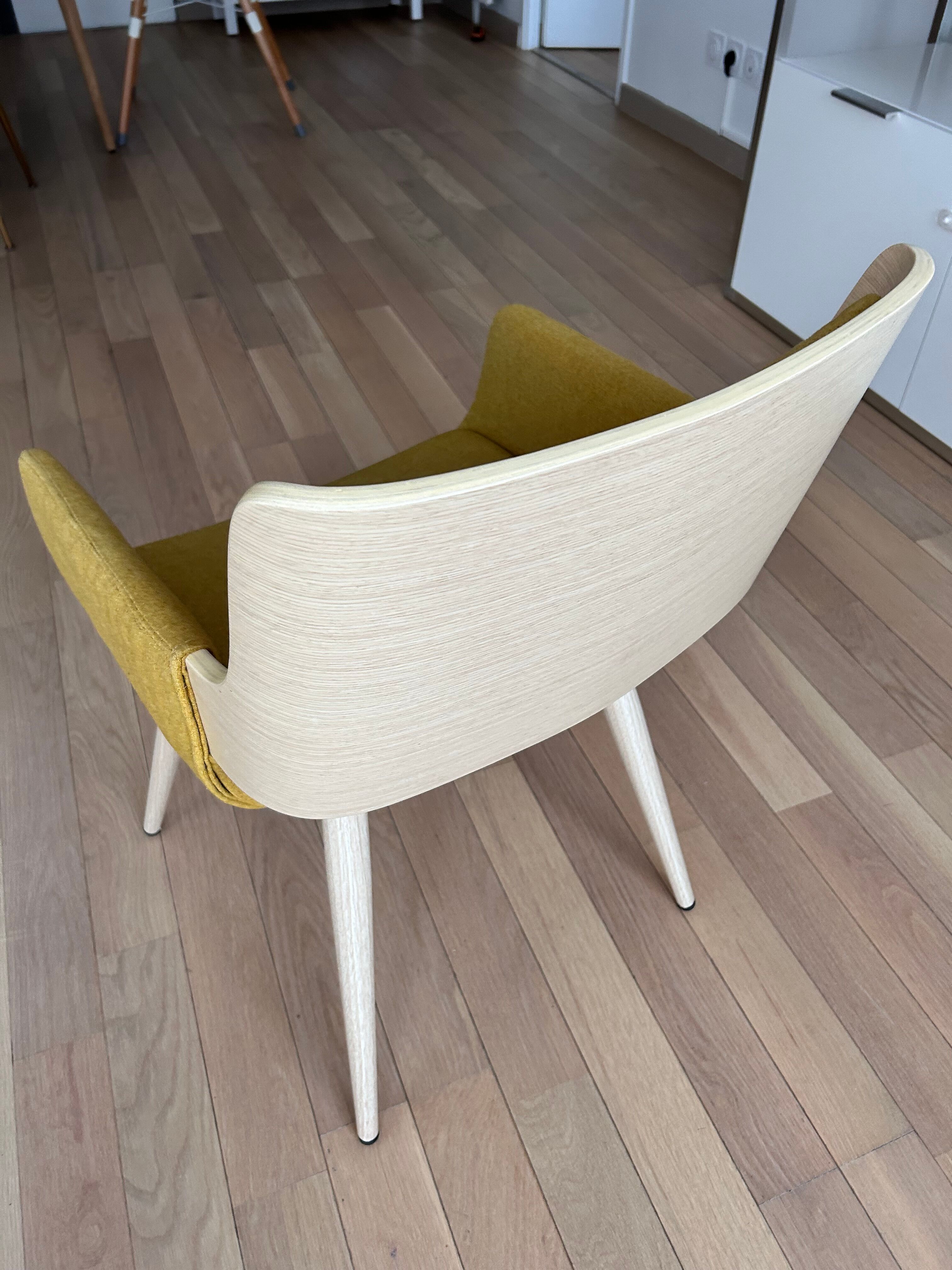 Kave home armchair