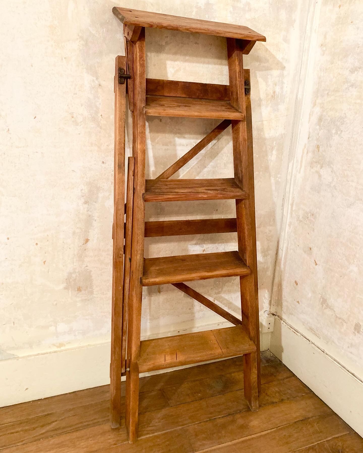 Painter's stepladder