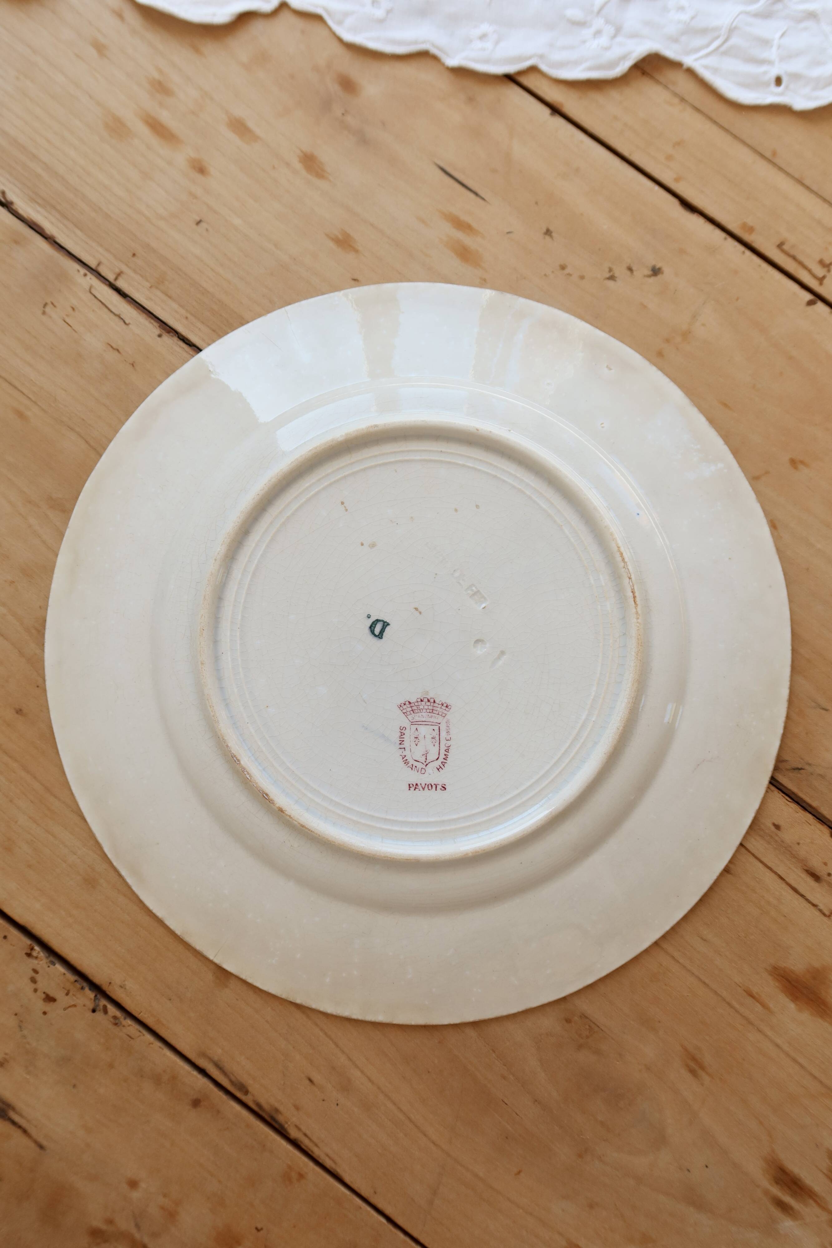 Polychrome ironstone plate from Saint-Amand and Hamage, Poppies model.