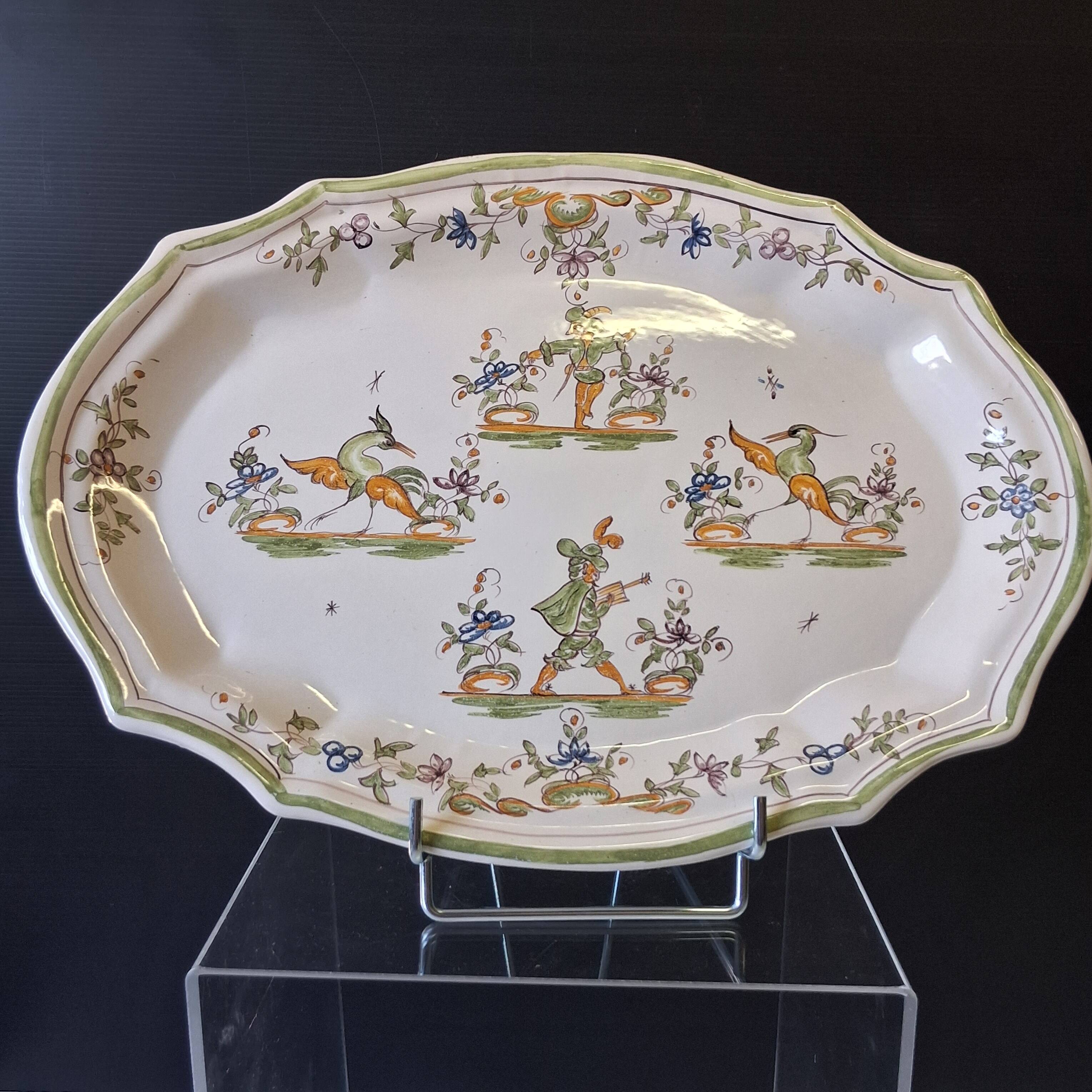Superb vegetable dish/soup tureen in ceramic and its serving platter in very good condition.