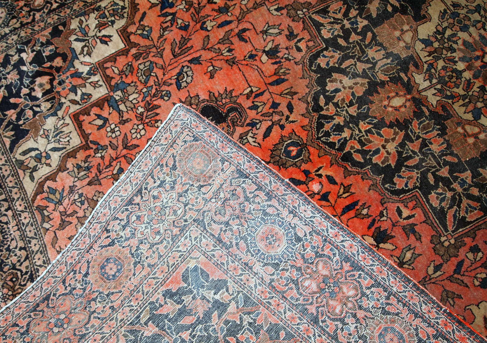 Handmade antique Persian Sarouk Farahan rug 4.1' x 6.3' (125cm x 192cm) 1880s