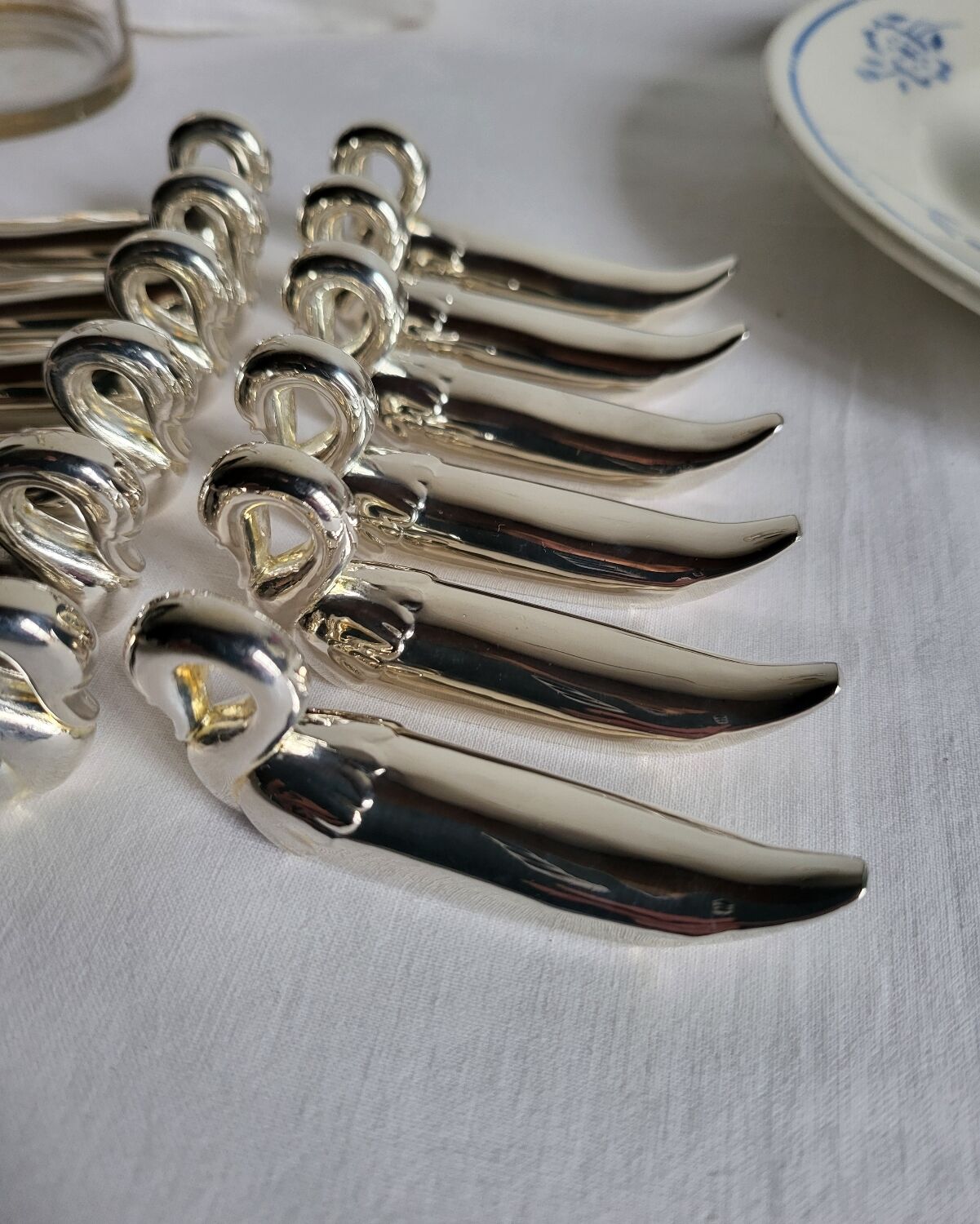12 Silver-Plated Swan Knife Holders