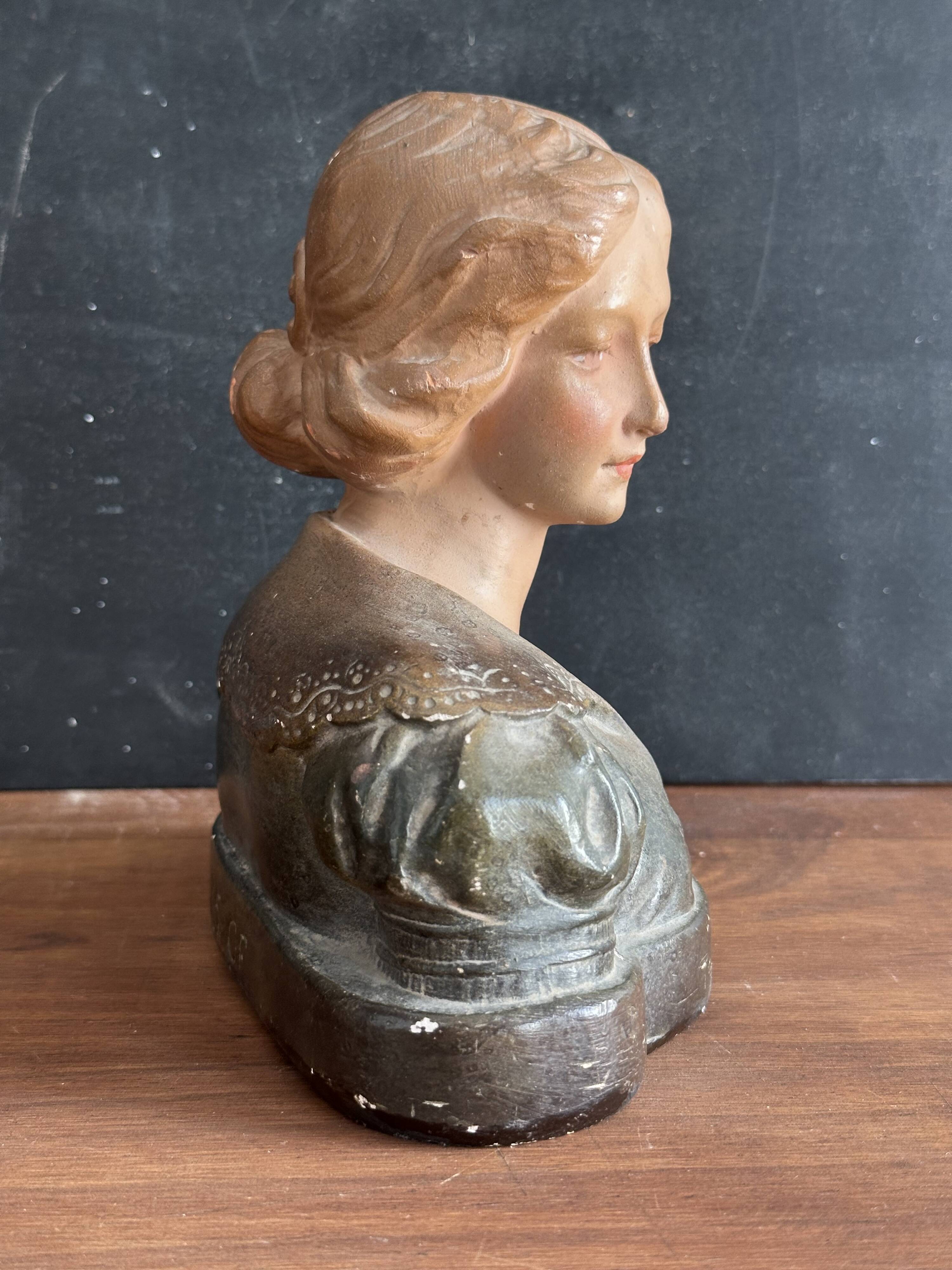 Buste de femme Art nouveau en plâtre polychrome, vers 1900