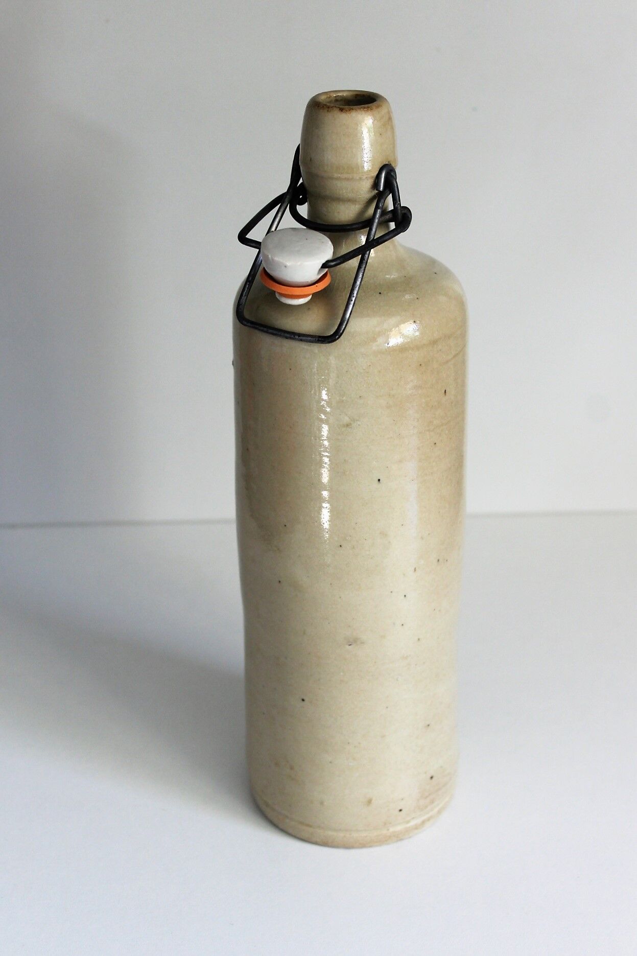 Bouteille en grès vernissé  à bouchon hermétique
