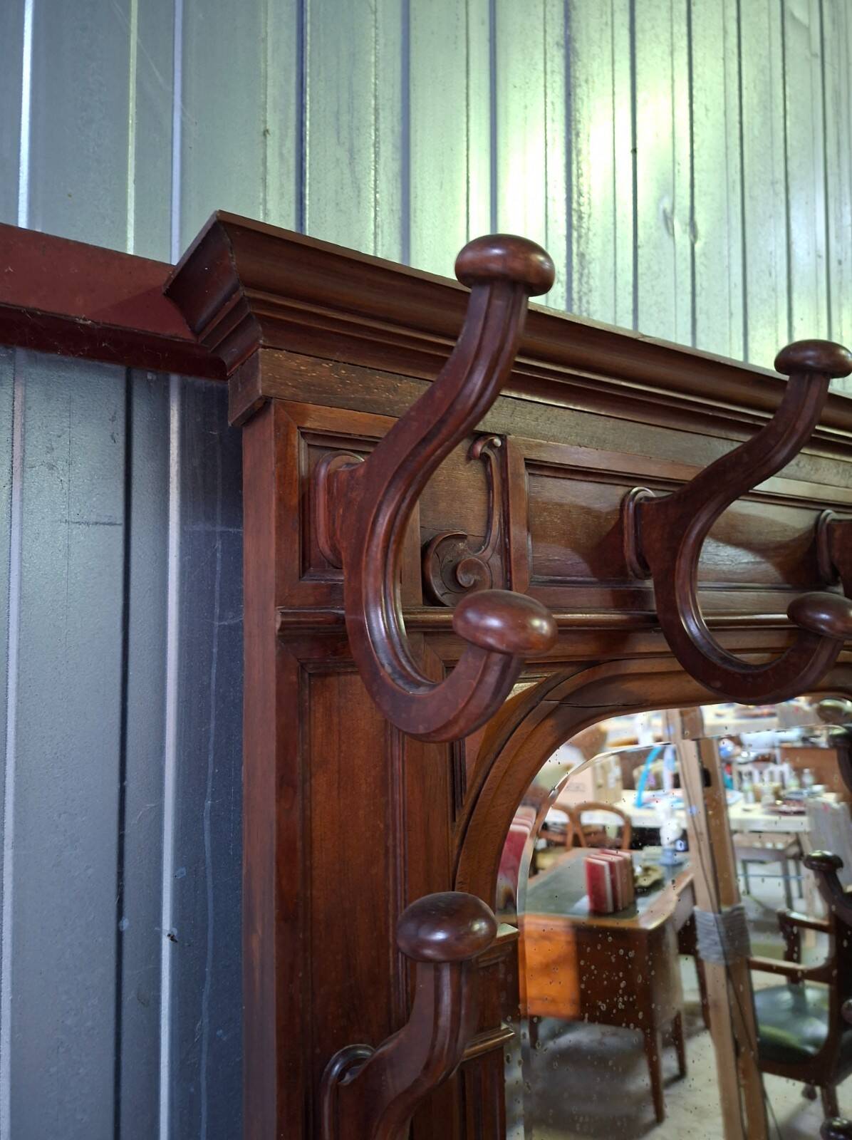 vestiaire d’entrée à miroir en noyer – XIXe siècle