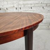 Round table with extension