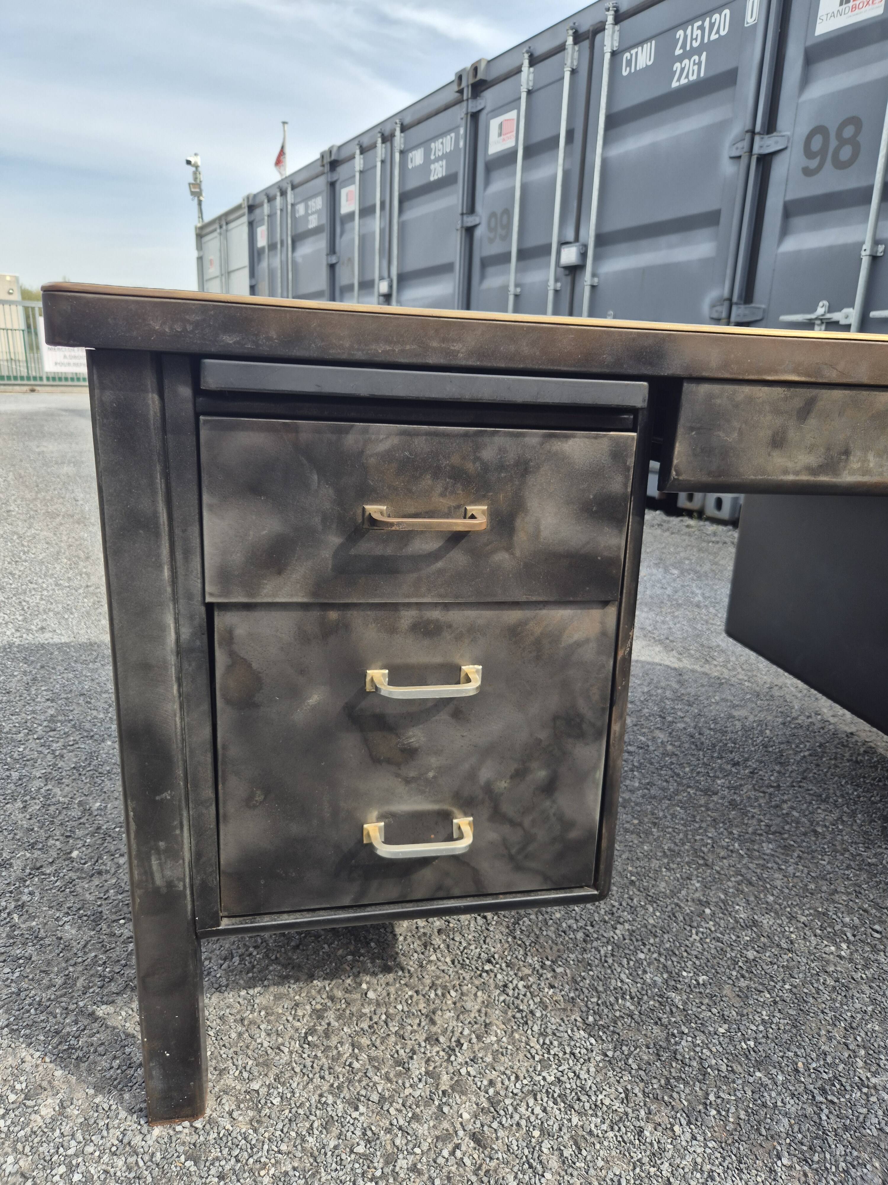 Metal industrial desk – vintage/loft style