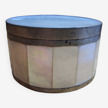 Round mother-of-pearl box
