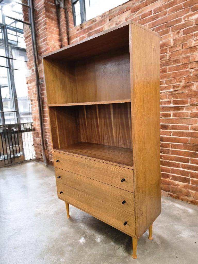 Vintage cabinet / display cabinet / bookcase