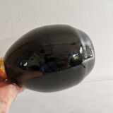 Lampe de table en verre noir charbon fait à la main avec plateau couleur laiton.