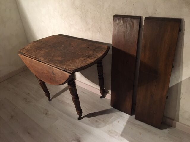 Round table old solid oak wheels 2 extensions folding sides