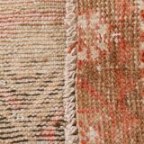 Tapis Couloir Vintage Turc, Rouge Corail, Brun Camel & Beige Géométrique