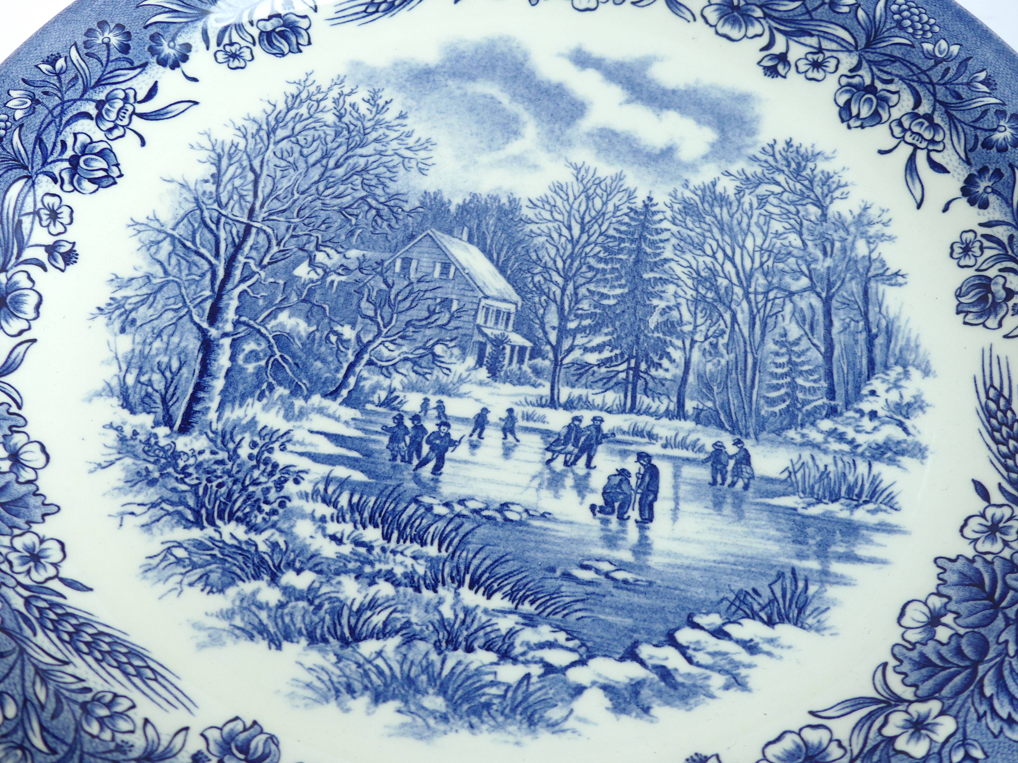 Round plate by Churchill in English porcelain.