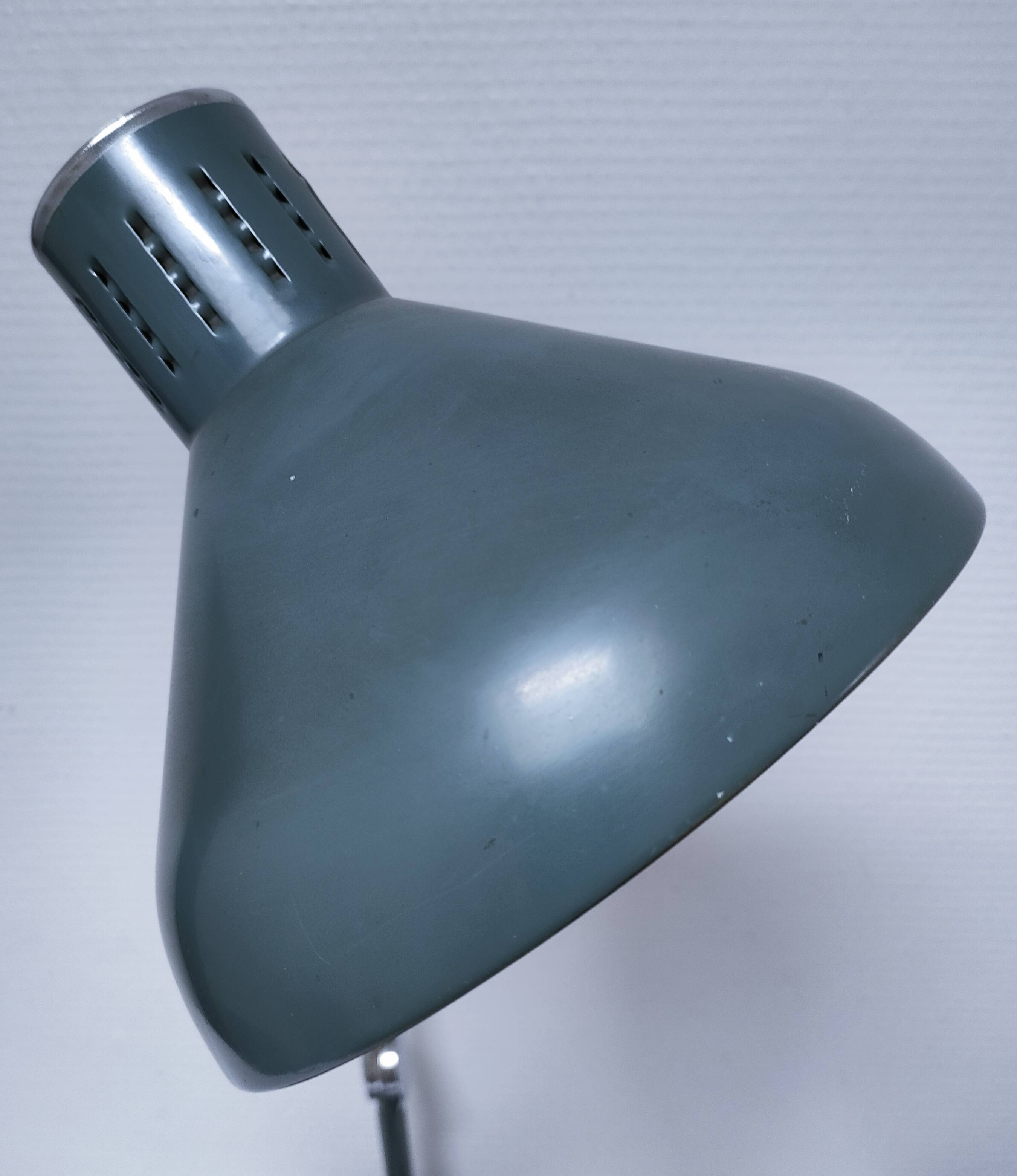 JUMO GS1 khaki lamp from the 50s design