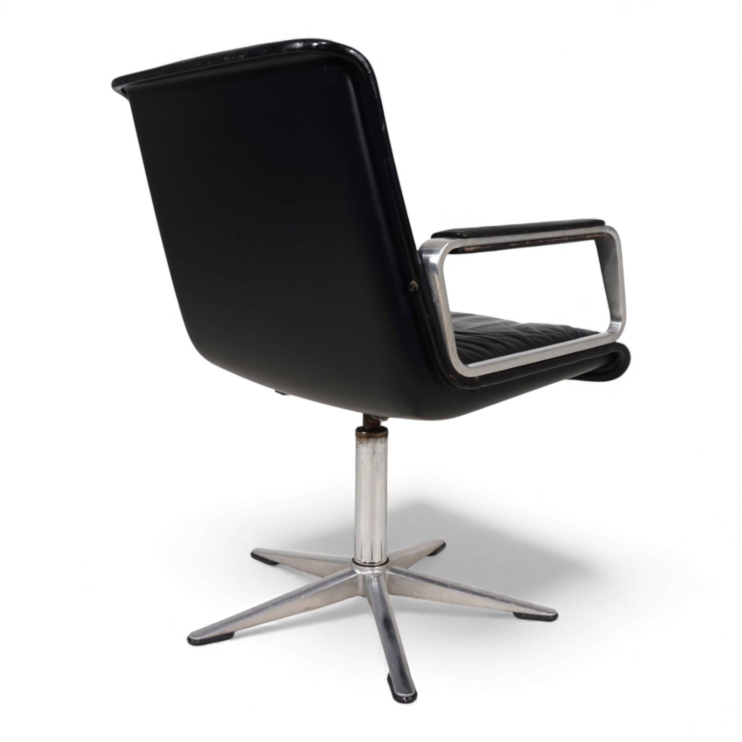 Swivel conference/dining chair in leather Wilkhahn Delta, by Delta Group, 1960
