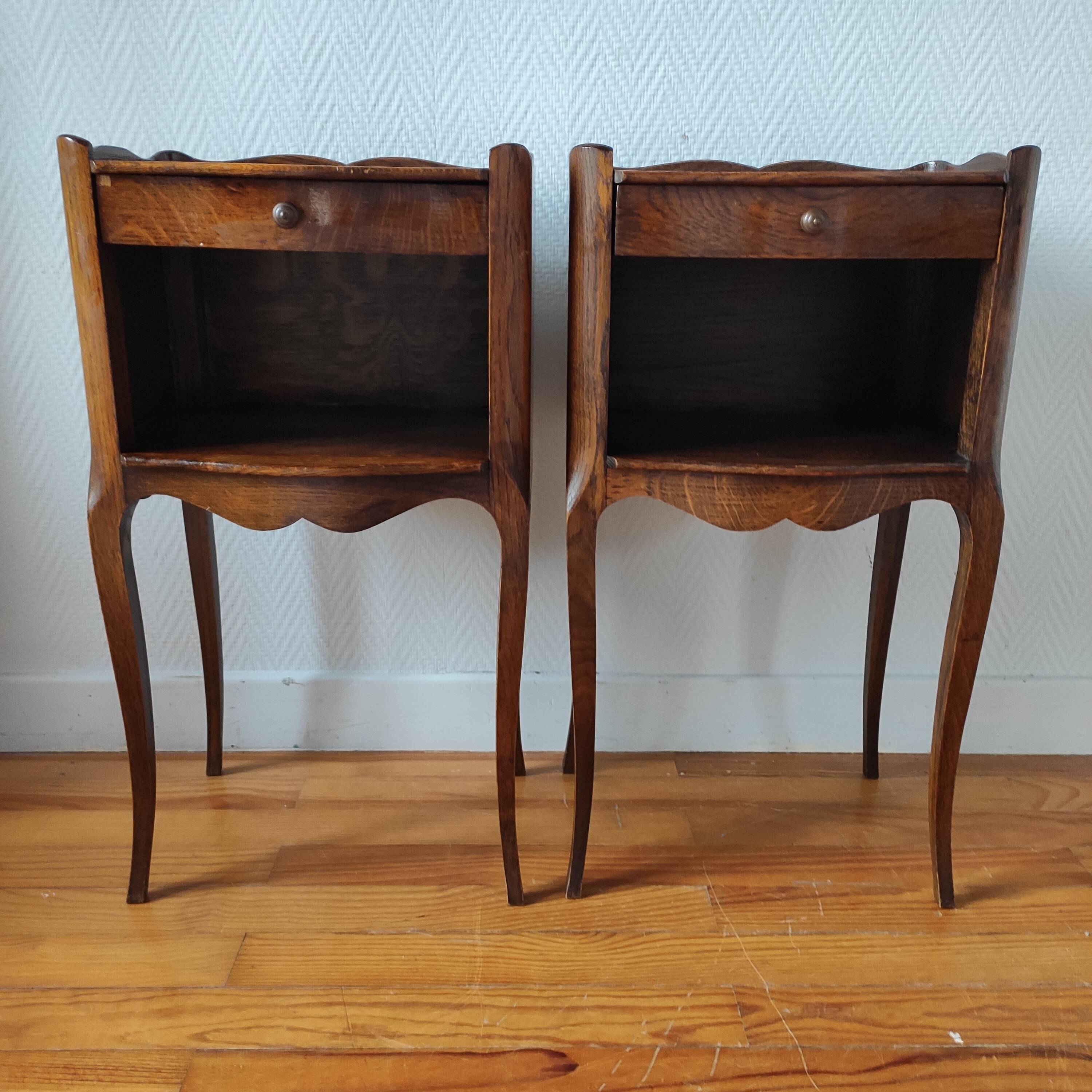 Paire de tables de chevet classique Louis xv