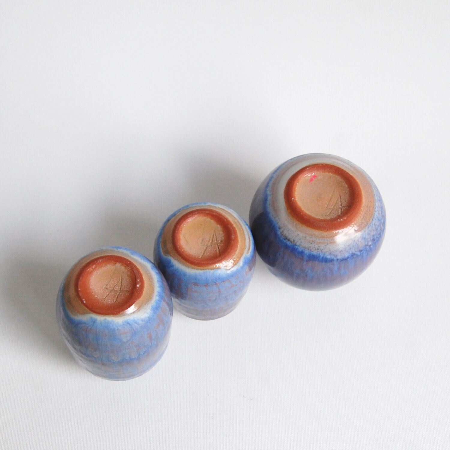 Trio de céramiques miniatures bleues par Antonio Lampecco