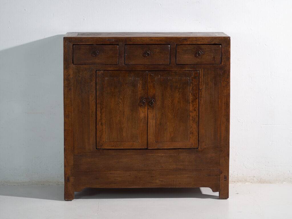 Pine buffet with three drawers and two doors – China, circa 1950