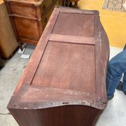 Commode galbée