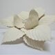 Masca flower sconce in metal white vintage cream