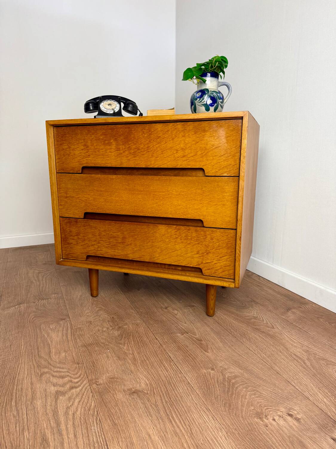 STAG English chest of drawers