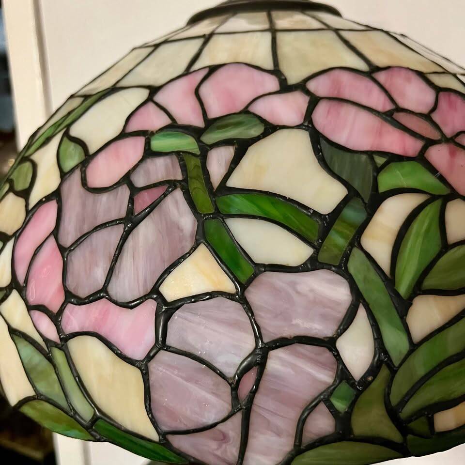 Arts & Crafts table lamp in leaded stained glass, 20th century.