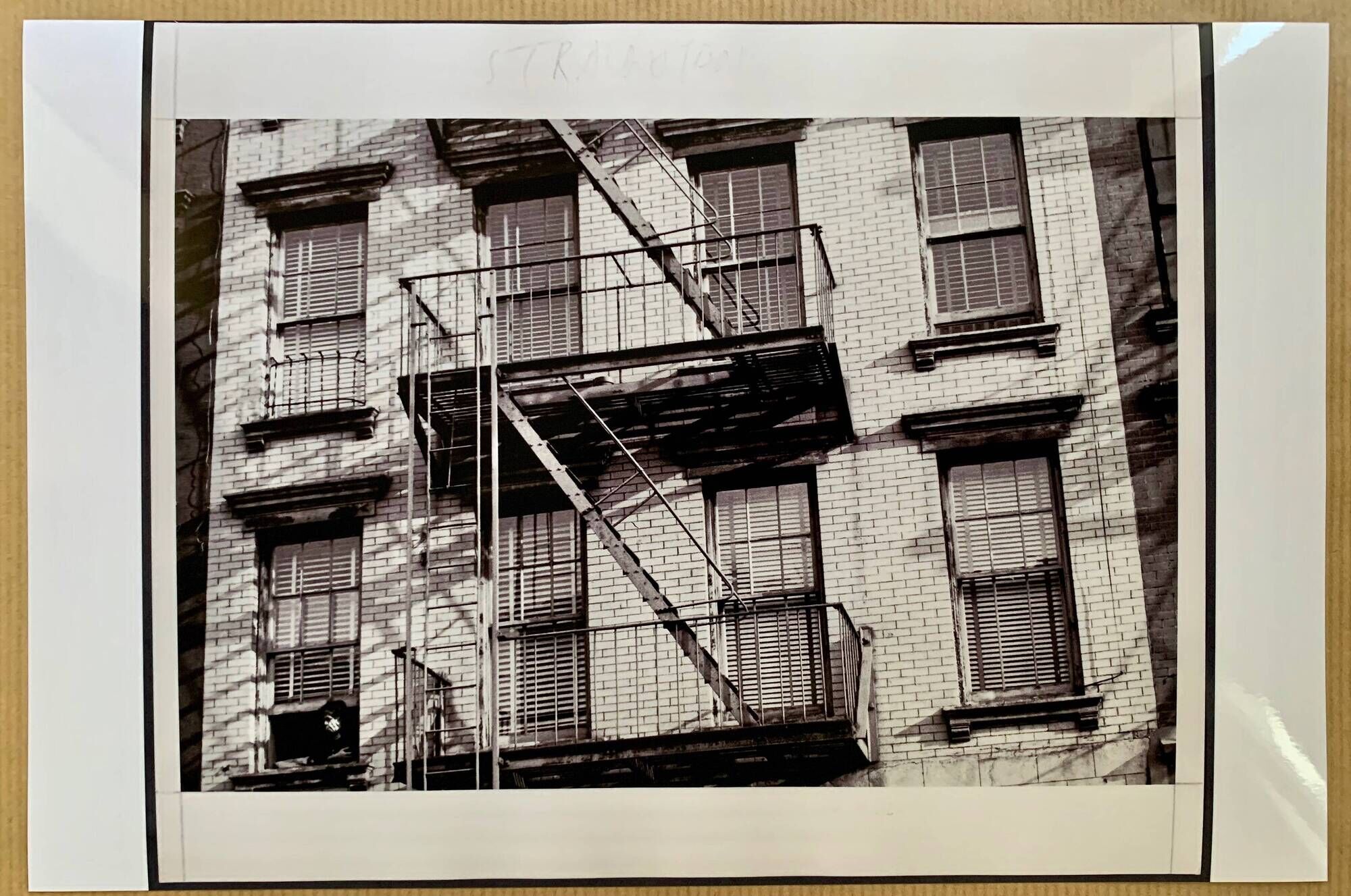 Photo New York 1953 – Fire escape & woman at the window