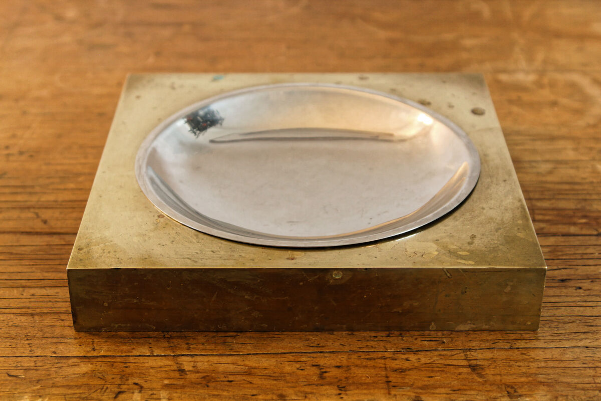 Picks up brass counter money