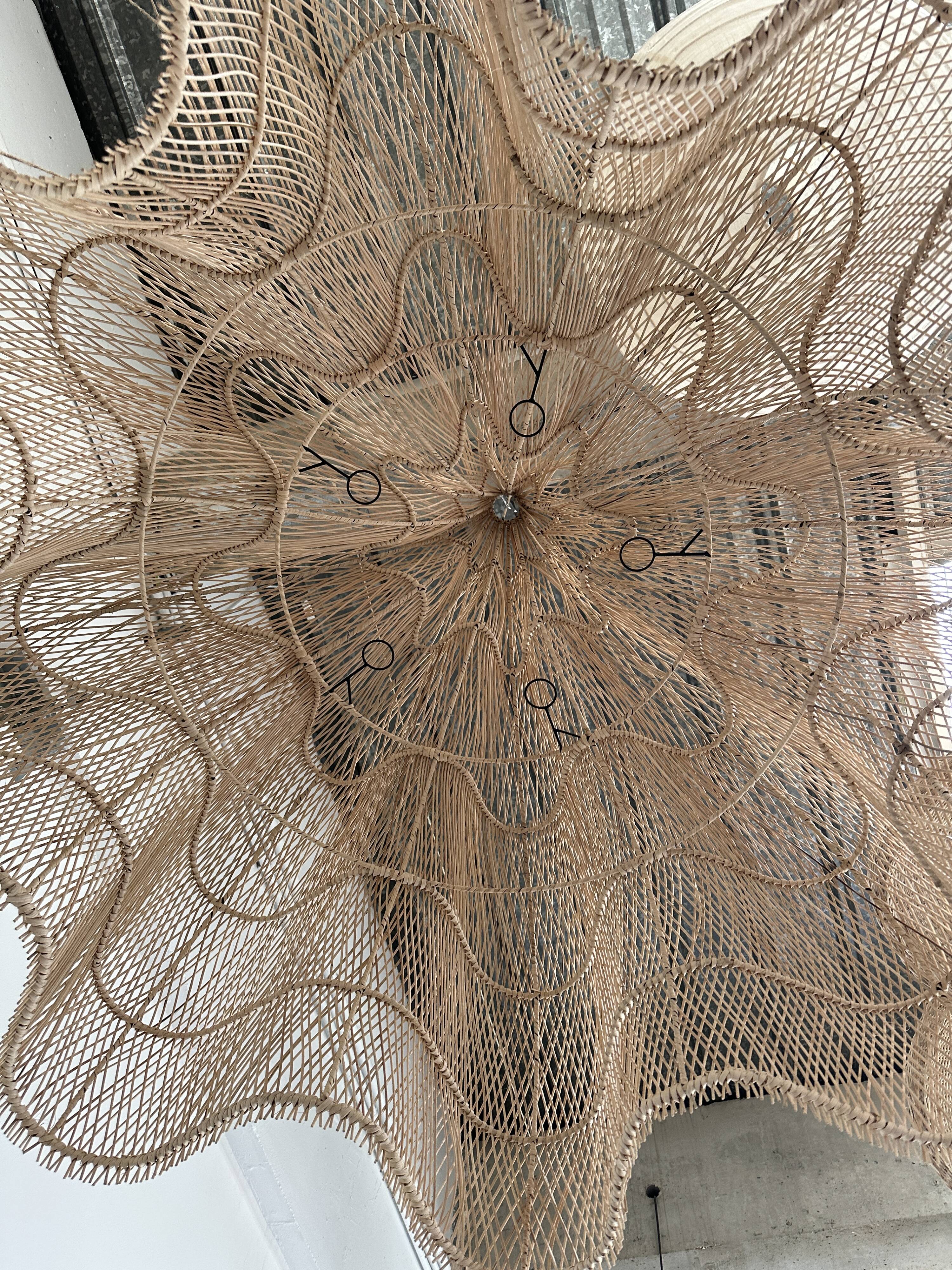 Immense rattan suspension in the shape of a flower, tulip, corolla H1m D1m50