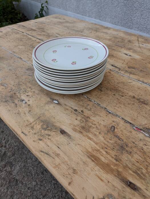 Set of 12 dessert plates