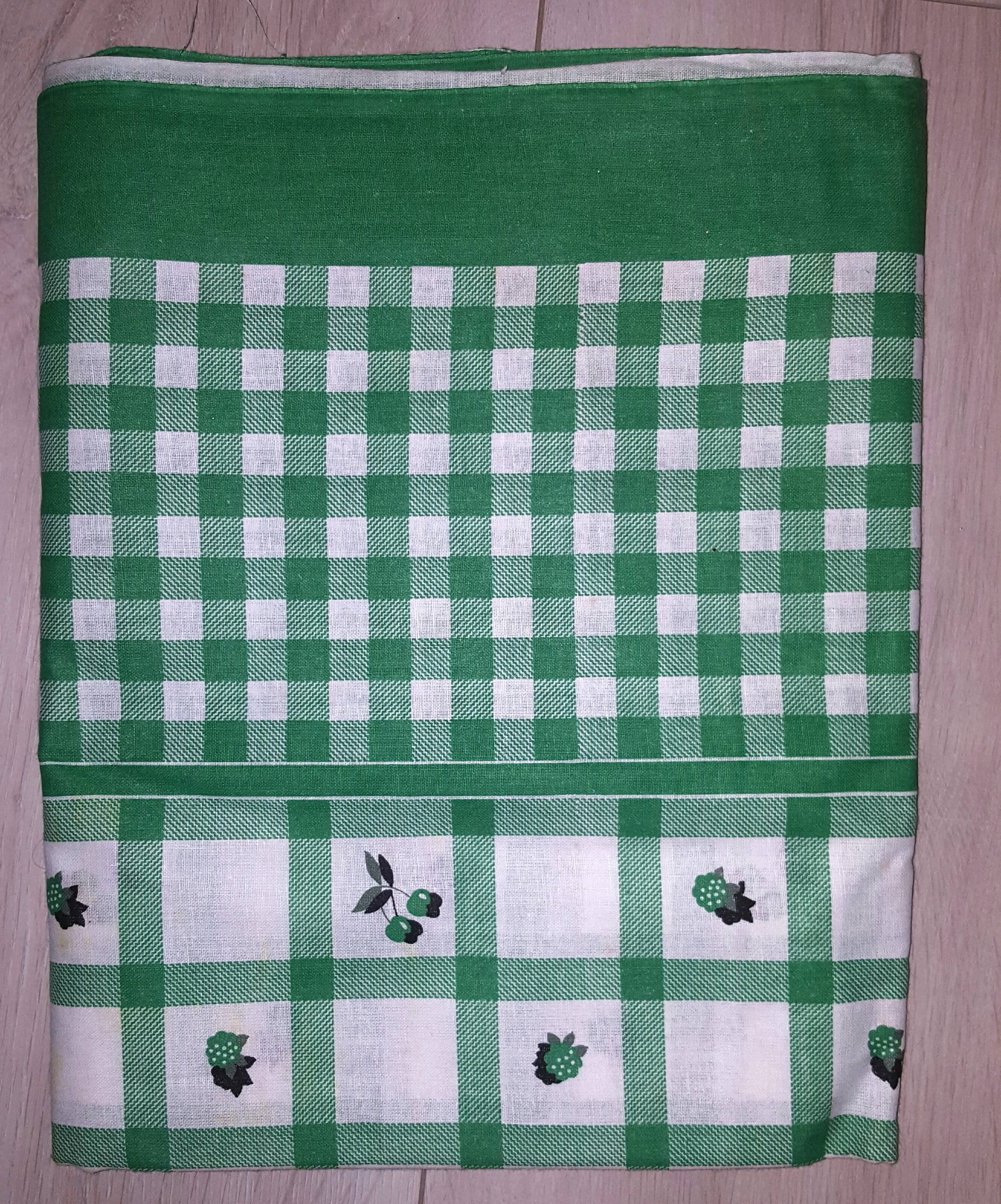 Tablecloth and towels set