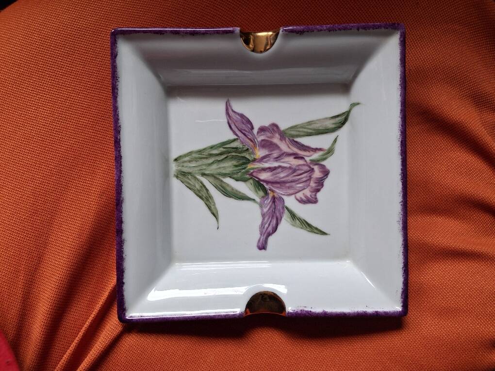 Sublime Pocket Bowl in Limoges Porcelain, Hand-Painted Iris & Gold Leaf