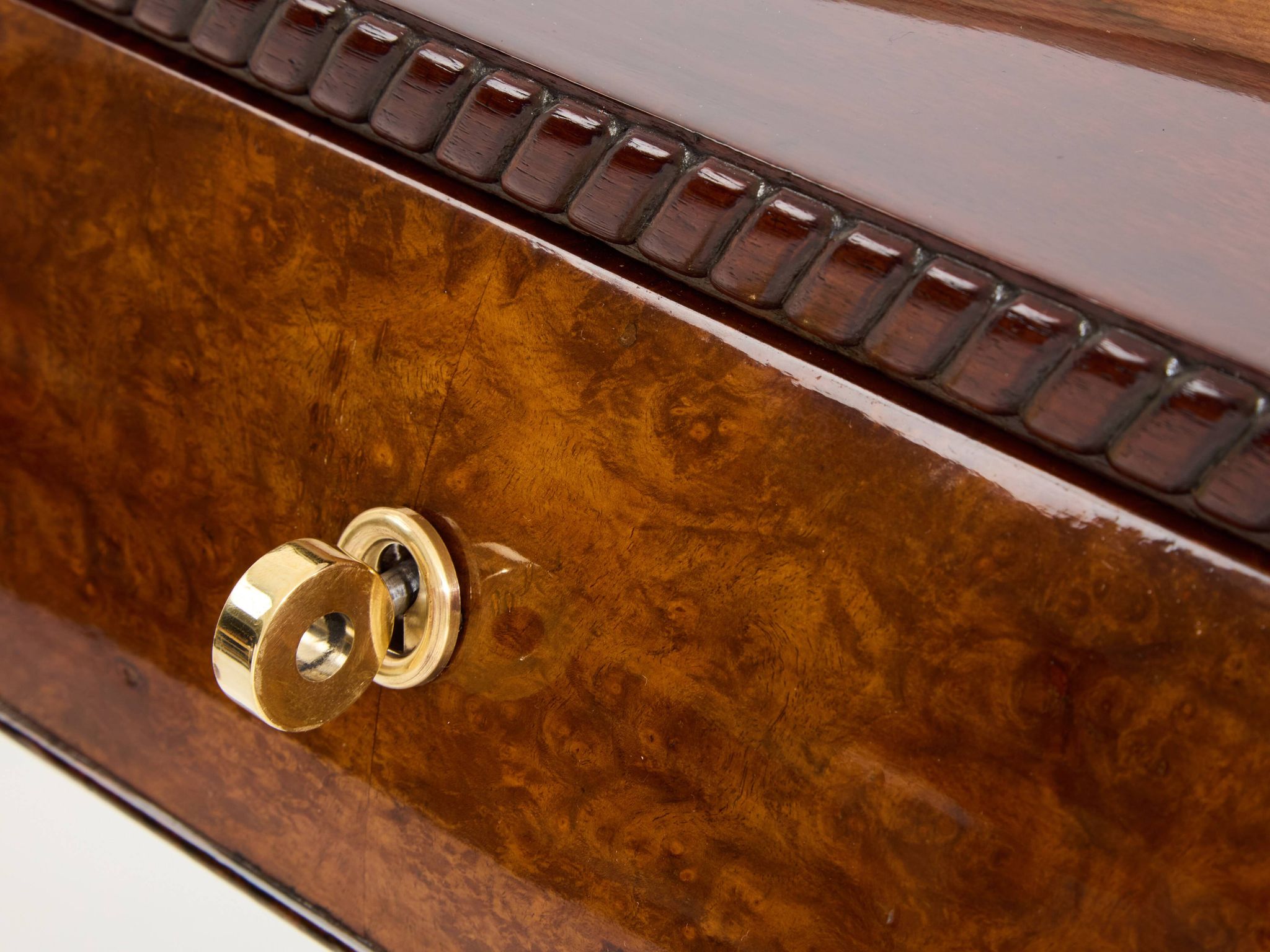 Süe & Mare desk in amboyna burl and rosewood 1921
