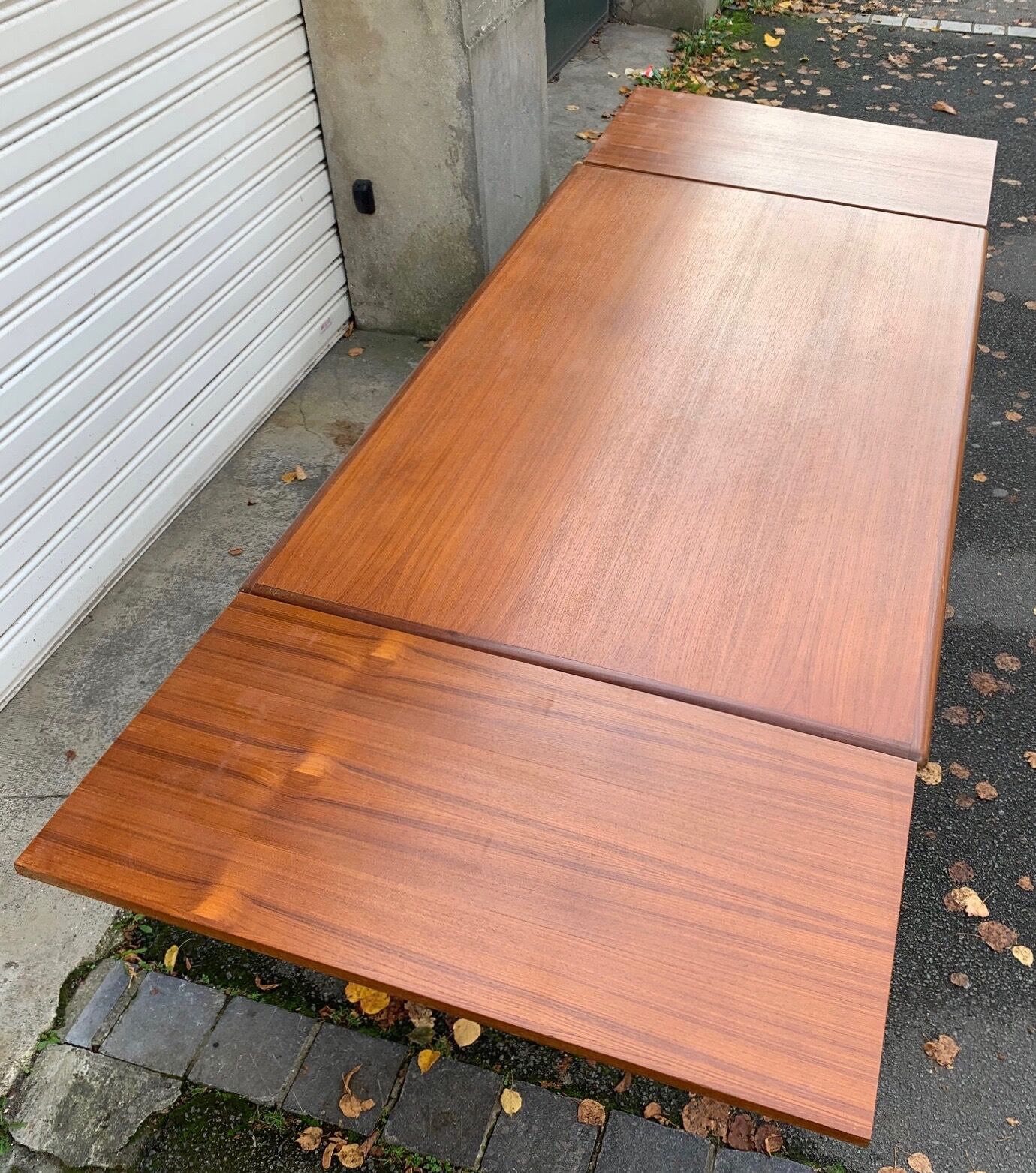 Extendable vintage scandinavian dining table