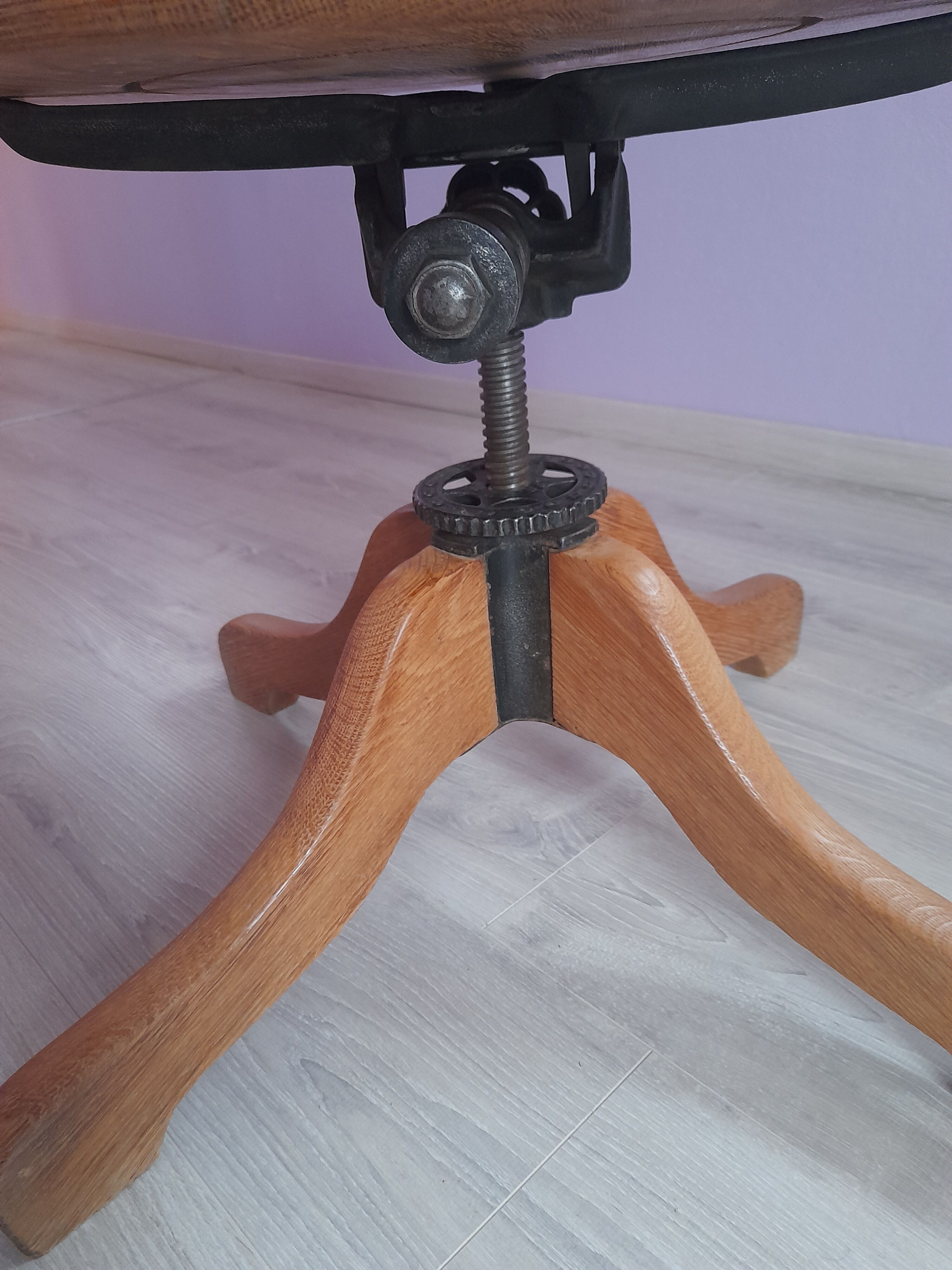 Fauteuil de bureau pivotant dit " américain " époque  1930/40