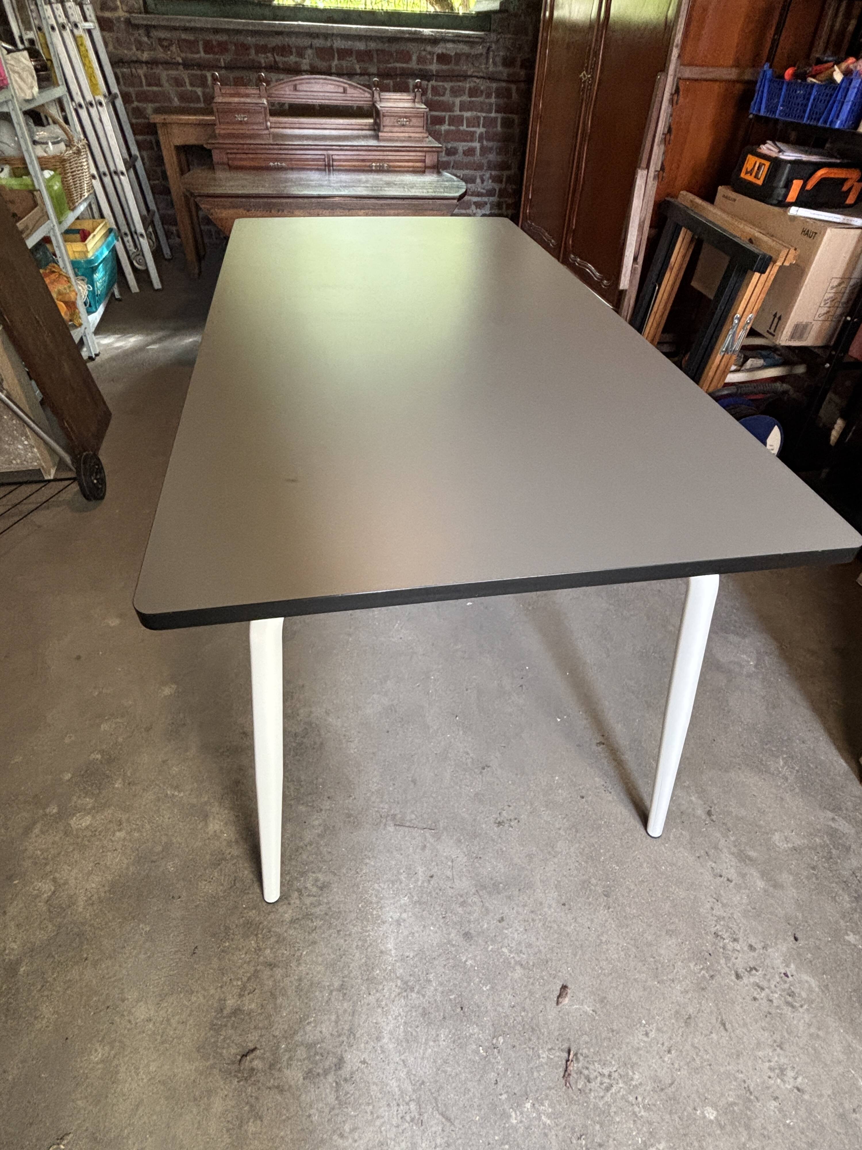 The Gambettes Formica Table