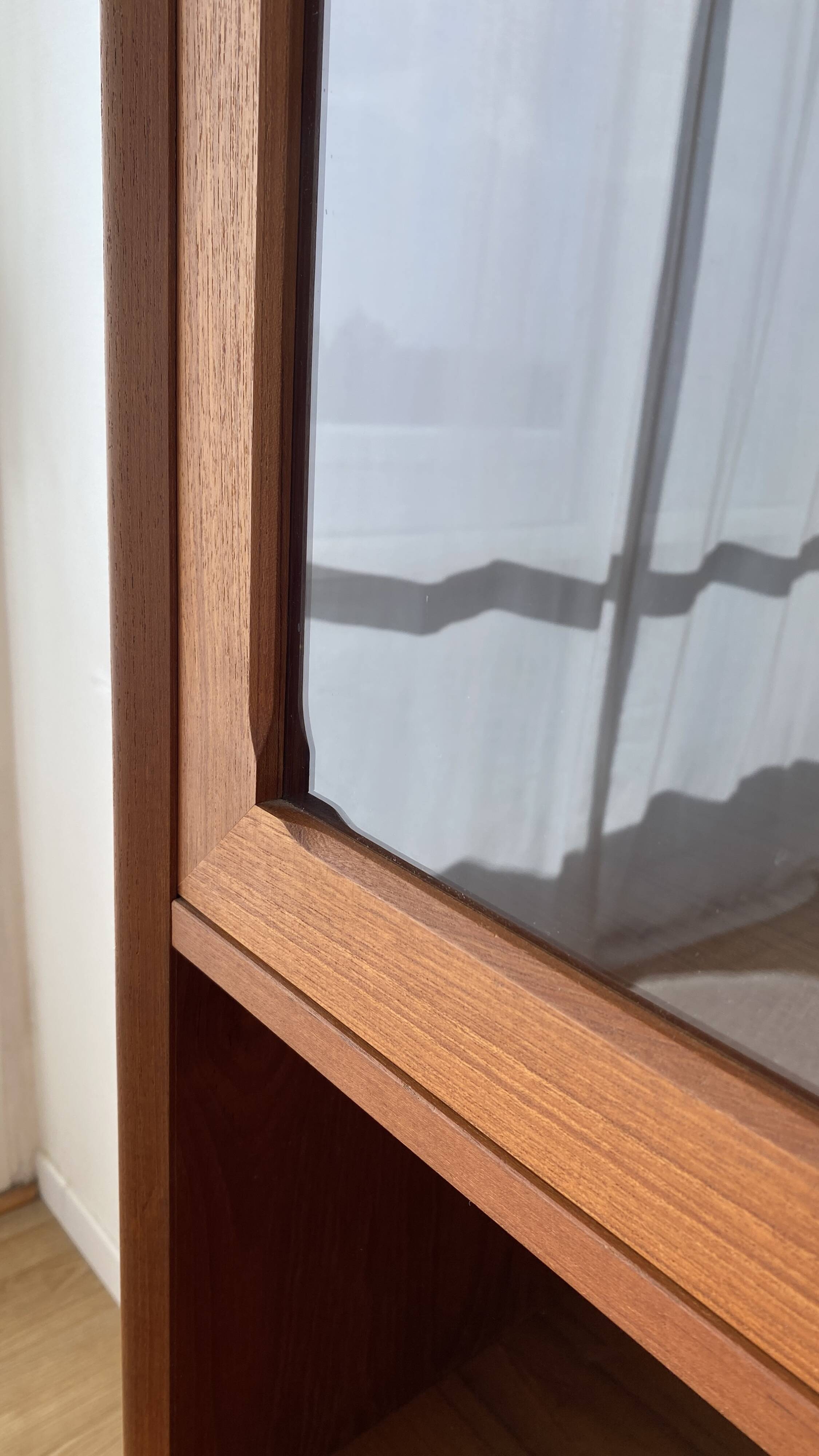 Meuble vitrine scandinave années 60 en teck par Erik Brouer