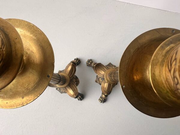 Paire de flambeaux en bronze doré à pattes de lion style Empire, XIXème s.