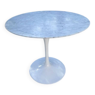 Table pied tulipe et plateau marbre