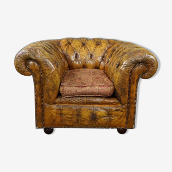 Fauteuil Chesterfield patiné